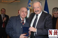 Remise de la médaille du Ministère des Affaires Étrangères d'Arménie à Krikor Djirdjirian à l'ambassade d'Arménie en France