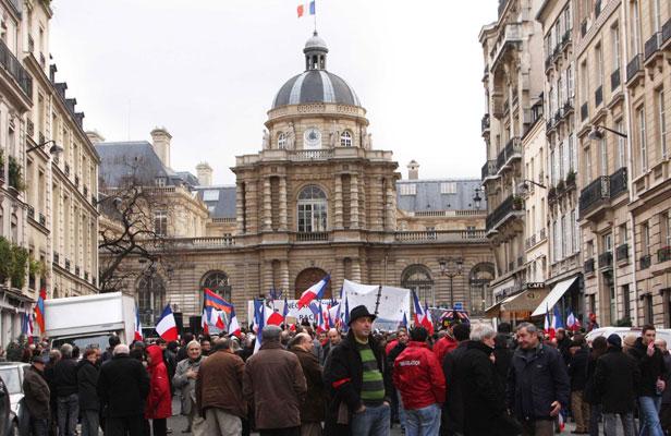 Des Français d'origine arménienne manifestent devant le Sénat le 23 janvier 2012