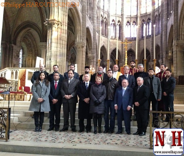 Photo de groupe hommage après la cérémonie à la basilique de Saint-denis