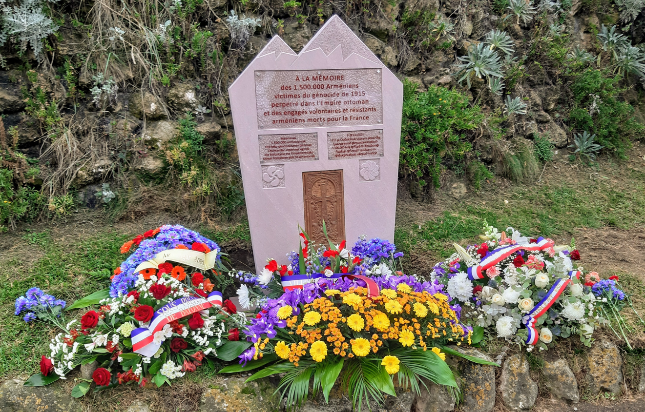 Stèle de la Mémoire future au Monument au Morts de Biarritz