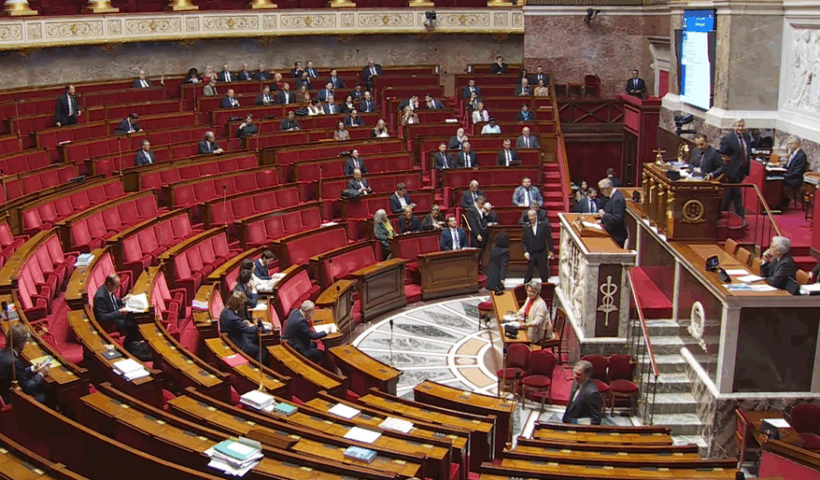 Une voix d’écart : le RN impose sa résolution sur les accords de 1968