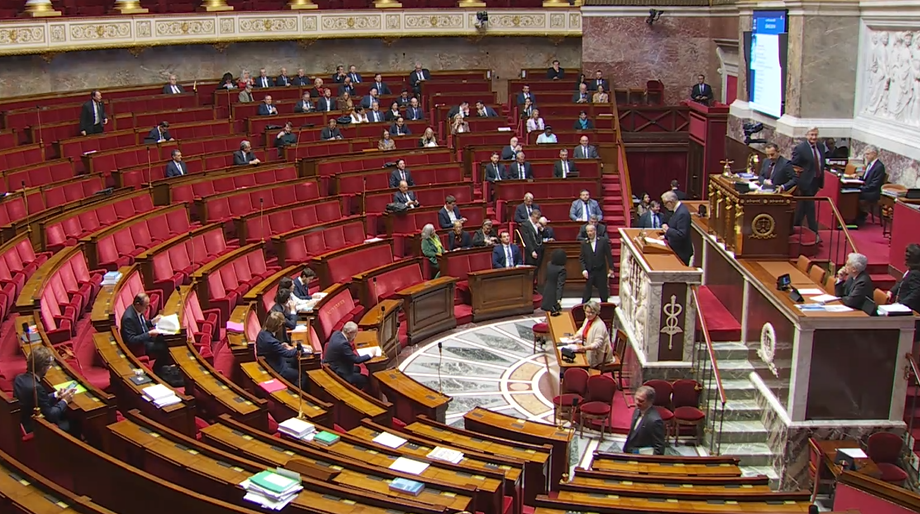 Une voix d’écart : le RN impose sa résolution sur les accords de 1968