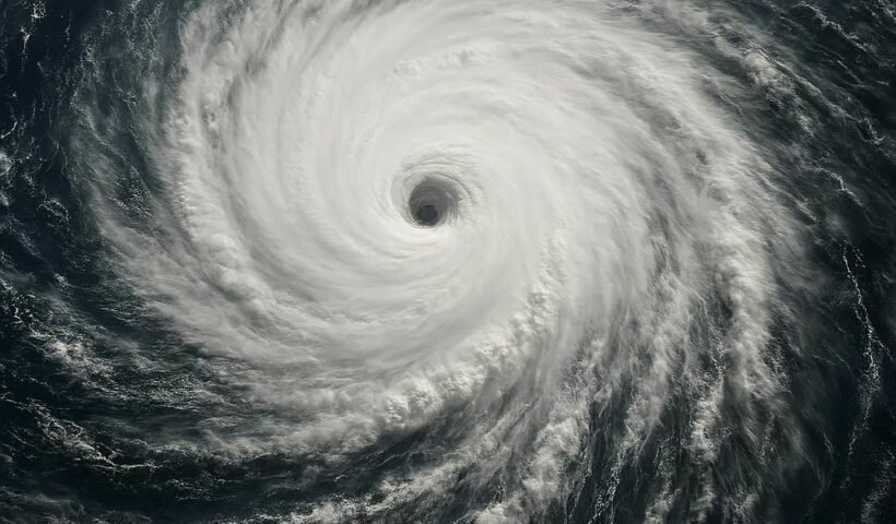 L’ouragan Melissa déferle sur la Jamaïque avec des vents atteignant 300 km/h