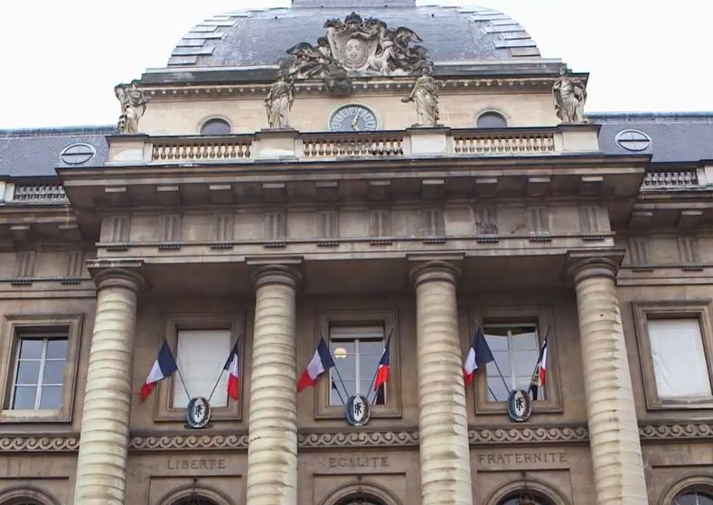 Lundi 10 novembre 2025: Nicolas Sarkozy sort de prison sous contrôle judiciaire, interdit de contact avec Gérald Darmanin et de quitter le territoire