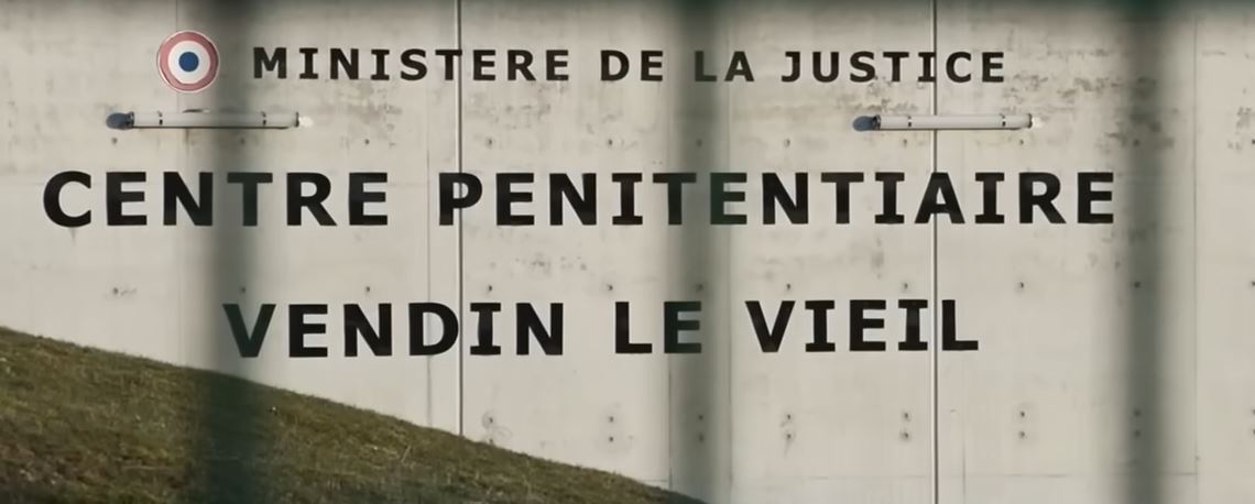Salah Abdeslam : son ex-compagne et deux complices mis en examen pour un projet d'attentat et la remise d'une clé USB djihadiste en détention, à trois jours des commémorations des attentats du 13-Novembre