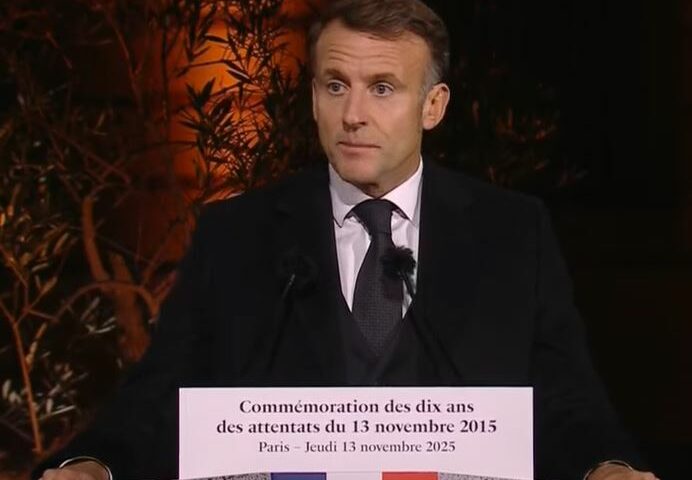 Dix ans après les attentats du 13 Novembre 2015 : Emmanuel Macron souligne la résilience de la République lors des hommages aux victimes