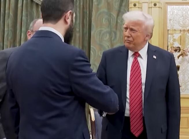 Historique : Donald Trump accueille le président syrien Al-Sharaa à la Maison Blanche, première visite d'un président syrien depuis 1946, le 10 novembre 2025