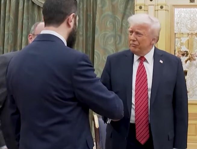 Historique : Donald Trump accueille le président syrien Al-Sharaa à la Maison Blanche, première visite d'un président syrien depuis 1946, le 10 novembre 2025