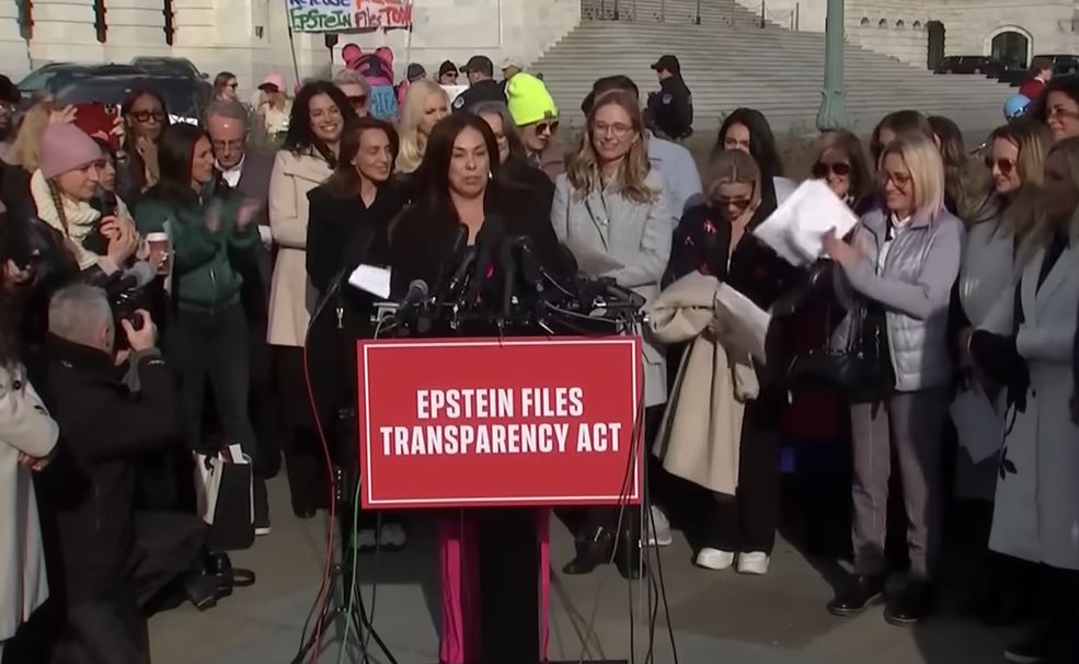 Affaire Epstein : le Congrès américain a voté ce mardi 18 novembre 2025, pour la publication des enquêtes sur le criminel sexuel, Trump doit désormais promulguer la mesure