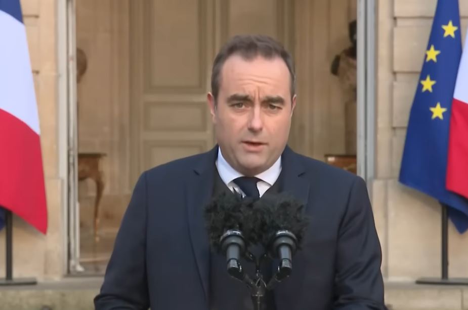 Le Premier ministre appelle le Parlement à se prononcer sur le renforcement des armées, une priorité absolue ce lundi 24 novembre 2025.