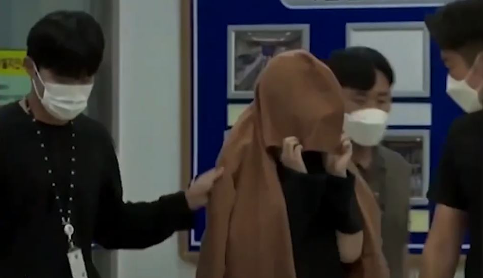 La Néo-zélandaise Hakyung Lee: Femme de 45 ans condamnée à perpétuité ce mercredi 26 novembre 2025 pour le meurtre de ses deux enfants cachés pendant des années dans une valise