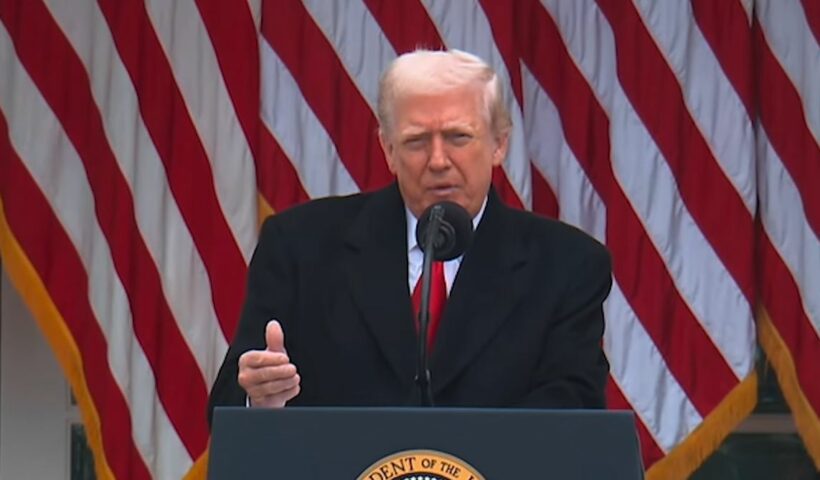 Trump s’en prend violemment aux démocrates lors de la cérémonie de pardon des dindes à la Maison Blanche ce mercredi 26 novembre 2025