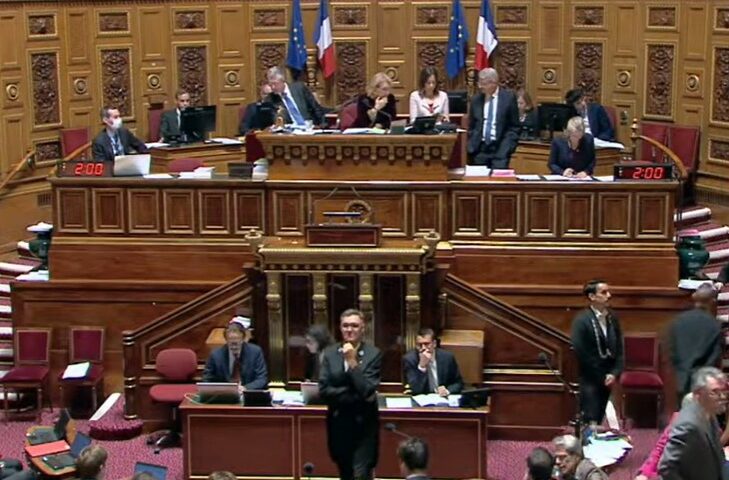 Retraite à 64 ans : le texte controversé relance les tensions politiques, les sénateurs mettent fin à la suspension du report ce mercredi 26 novembre 2025