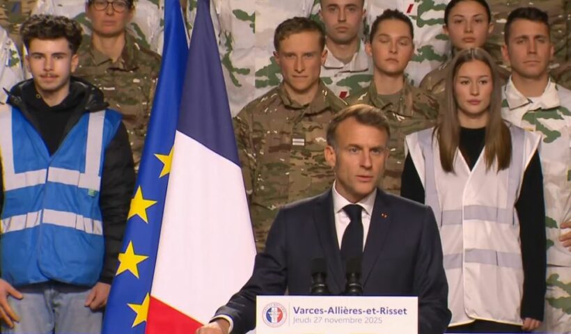 Emmanuel Macron annonce un nouveau service militaire de dix mois pour 3 000 jeunes volontaires en 2026 avec un objectif de 50 000 en 2035 ce jeudi 27 novembre 2025