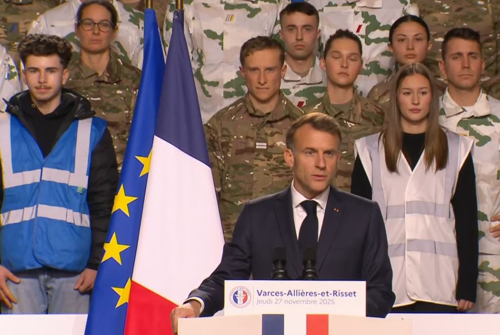 Emmanuel Macron annonce un nouveau service militaire de dix mois pour 3 000 jeunes volontaires en 2026 avec un objectif de 50 000 en 2035 ce jeudi 27 novembre 2025