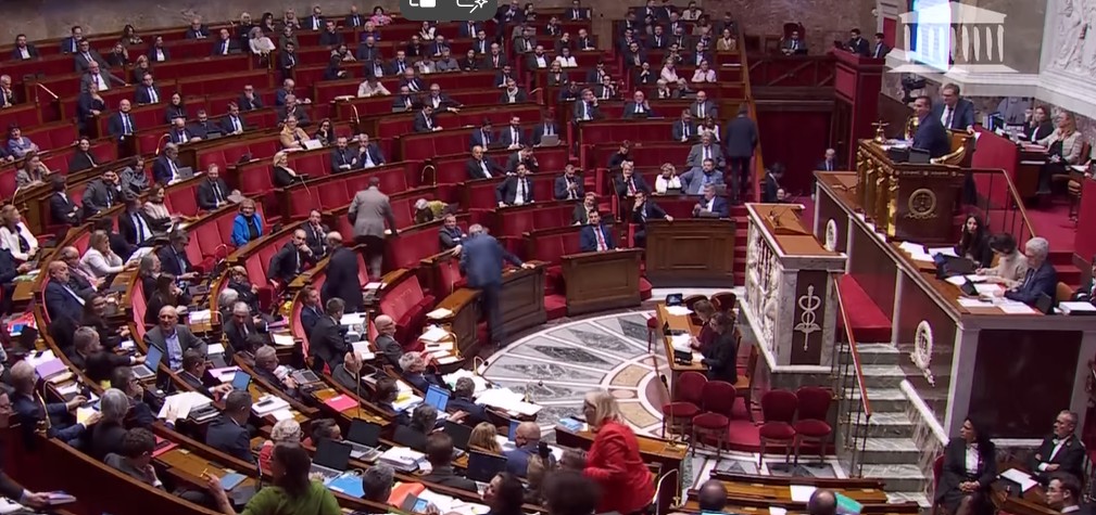 Assurance-vie dans la ligne de mire : les députés votent une taxe controversée