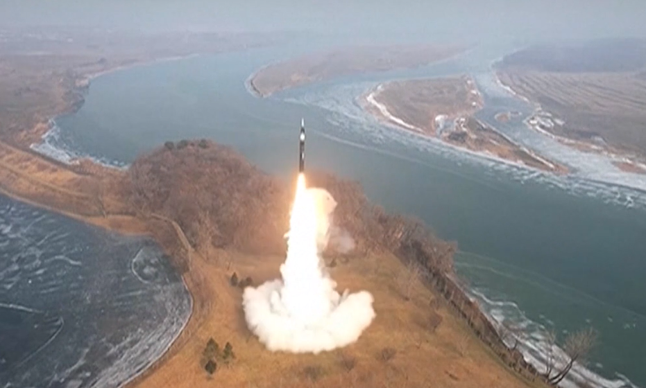 La Corée du Nord intensifie les tensions en tirant un missile balistique ce vendredi 7 novembre vers la mer du Japon, juste après le soutien de Trump à un sous-marin nucléaire sud-coréen