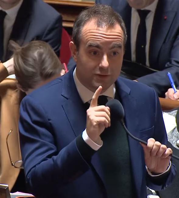 Compromis vital pour le Premier ministre : face au PS, l'enjeu du 49.3 se précise avant l'Assemblée nationale ce mardi 2 décembre 2025