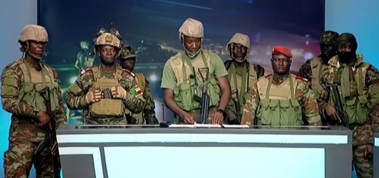 Coup de théâtre au Bénin : des militaires annoncent la destitution de Patrice Talon, mais son entourage assure qu'il est en sécurité ce dimanche 7 décembre 2025