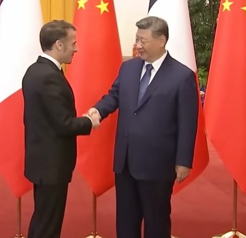Le président Emmanuel Macron menace Pékin de droits de douane imminents ce dimanche 07 décembre 2025 après sa visite d'État en Chine