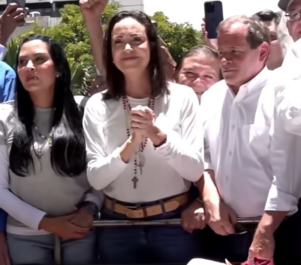 L'opposante vénézuélienne, Maria Corina Machado, contrainte à la clandestinité, décorée du prix Nobel de la paix pour son engagement en faveur de la démocratie ce mercredi 10 décembre 2025