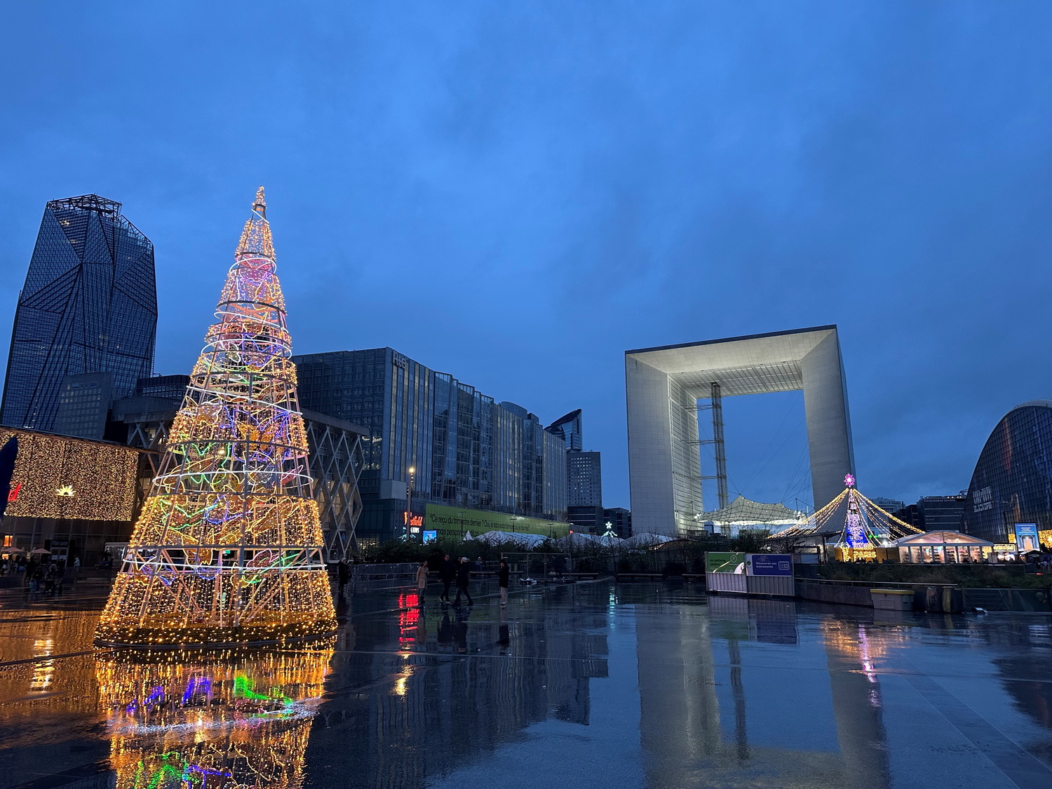 1,5 million de visiteurs au marché de Noël de La Défense : un record qui dépasse 2024 ce dimanche 14 décembre 2025