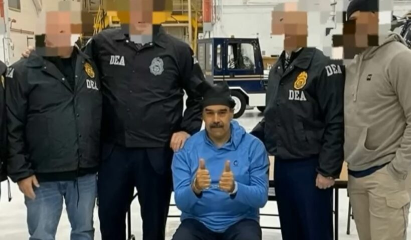 Le président vénézuélien déchu, Nicolás Maduro, comparaît à New York après son enlèvement à Caracas, accusé de trafic de drogue et détention d'armes automatiques ce lundi 05 janvier 2026