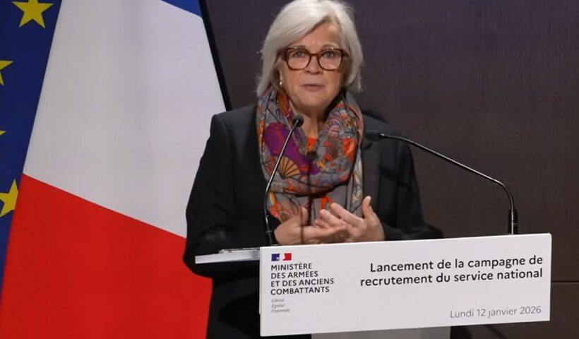 La Ministre du travail, Catherine Vautrin, et le général Fabien Mandon présentent le nouveau dispositif militaire lié au service national d'Emmanuel Macron ce lundi 12 janvier 2026