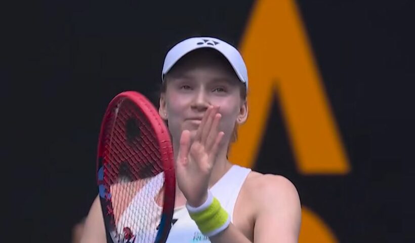 Elena Rybakina, 6ème joueuse mondiale, crée la surprise en éliminant Iga Swiatek et file en demi-finale de l'Open d'Australie ce 28 janvier 2026