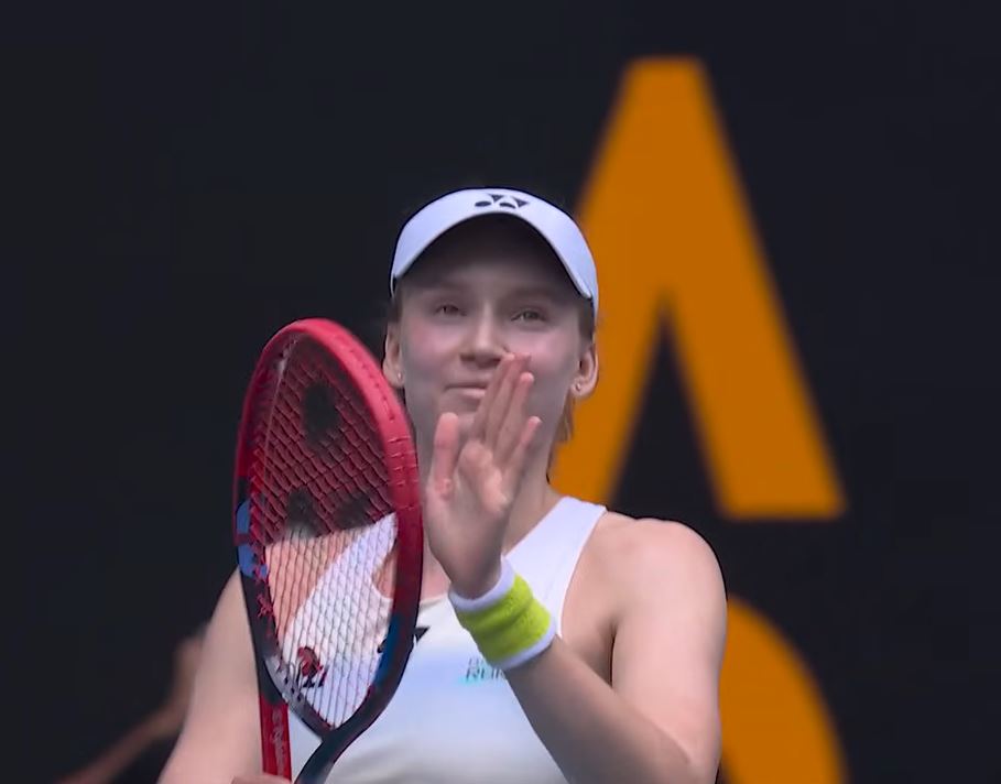 Elena Rybakina, 6ème joueuse mondiale, crée la surprise en éliminant Iga Swiatek et file en demi-finale de l'Open d'Australie ce 28 janvier 2026