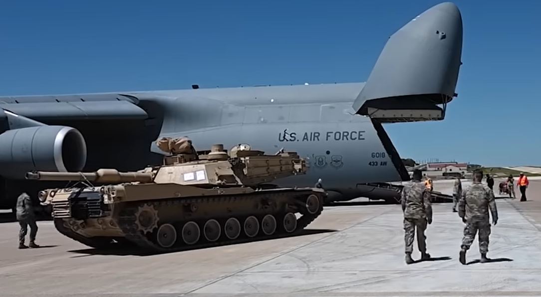 Plus de 525 cargaisons d'équipements militaires français expédiées vers Israël entre octobre 2023 et mars 2026, selon un rapport d'Urgence Palestine ce lundi 06 avril 2026