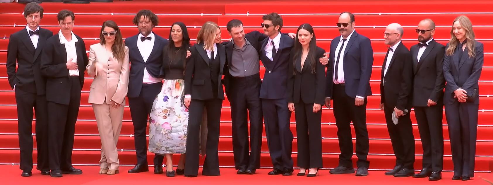 Montée des marches de l’équipe du film L’INCONNUE réalisé par Arthur HARARI