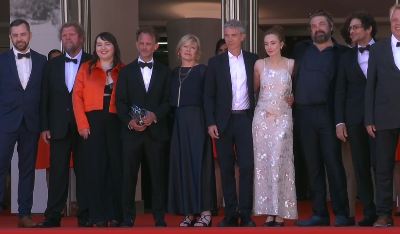 Montée des marches de l’équipe du film NOTRE SALUT réalisé par Emmanuel MARRE