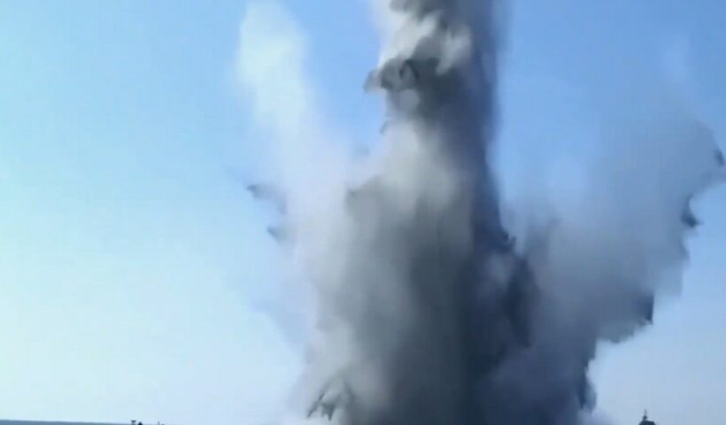 Escalade des tensions : les États-Unis bombardent plus de 80 cibles en Iran après des attaques sur des navires dans le détroit d'Ormuz ce mercredi 08 juillet 2026