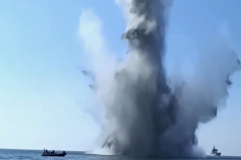 Escalade des tensions : les États-Unis bombardent plus de 80 cibles en Iran après des attaques sur des navires dans le détroit d'Ormuz ce mercredi 08 juillet 2026