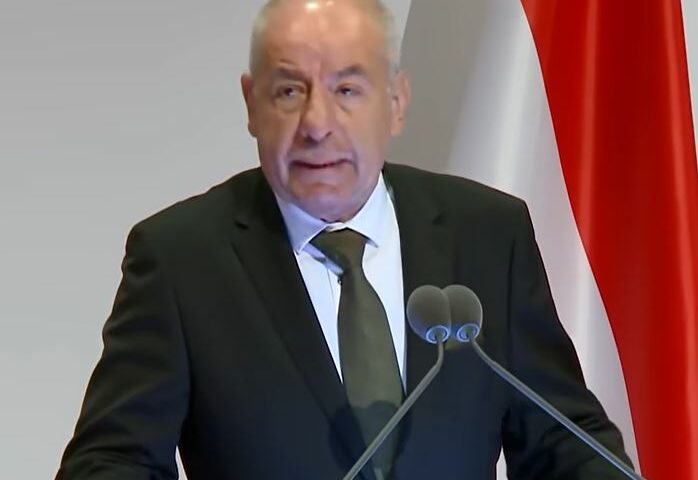 Le Président Hongoirs, Tamas Sulyok, quittera ses fonctions ce dimanche 19 juillet 2026 et la présidente du Parlement, Agnes Forsthoffer, prend l'intérim jusqu'à la nomination d'un nouveau chef de l'Etat