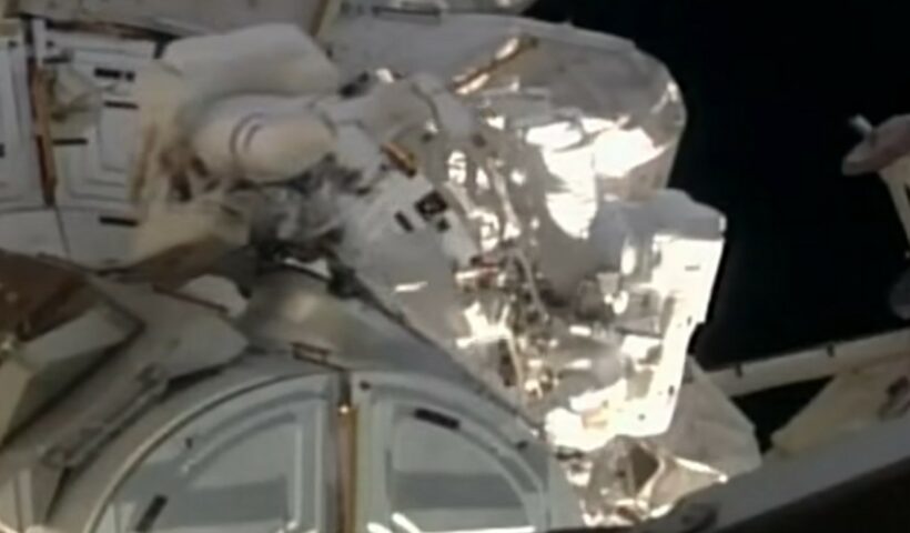 L'astronaute française, Sophie Adenot, conclut sa mission exceptionnelle avec Anil Menon hors de la Station spatiale internationale ce vendredi 21 août 2026