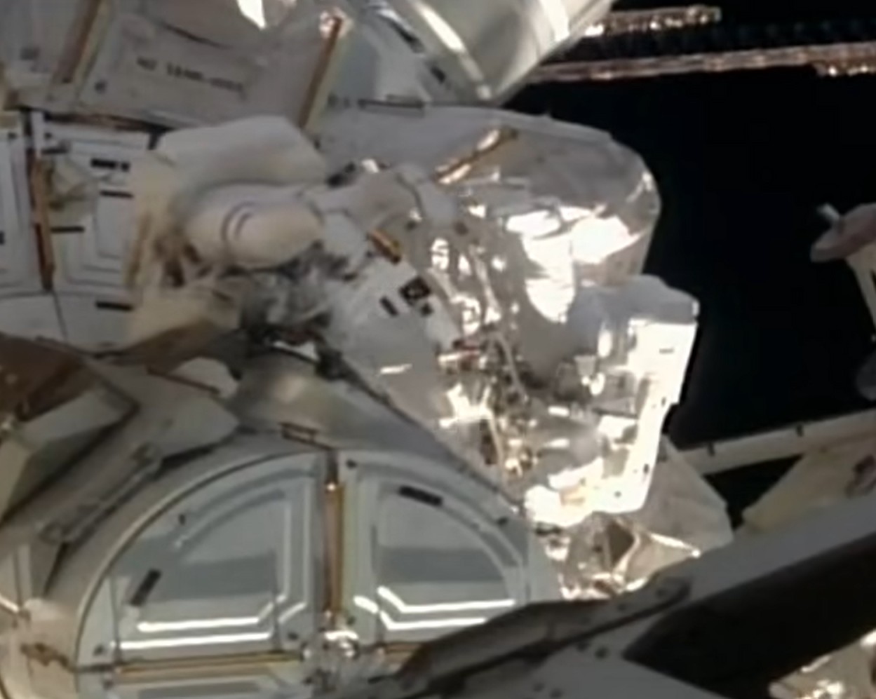 L'astronaute française, Sophie Adenot, conclut sa mission exceptionnelle avec Anil Menon hors de la Station spatiale internationale ce vendredi 21 août 2026