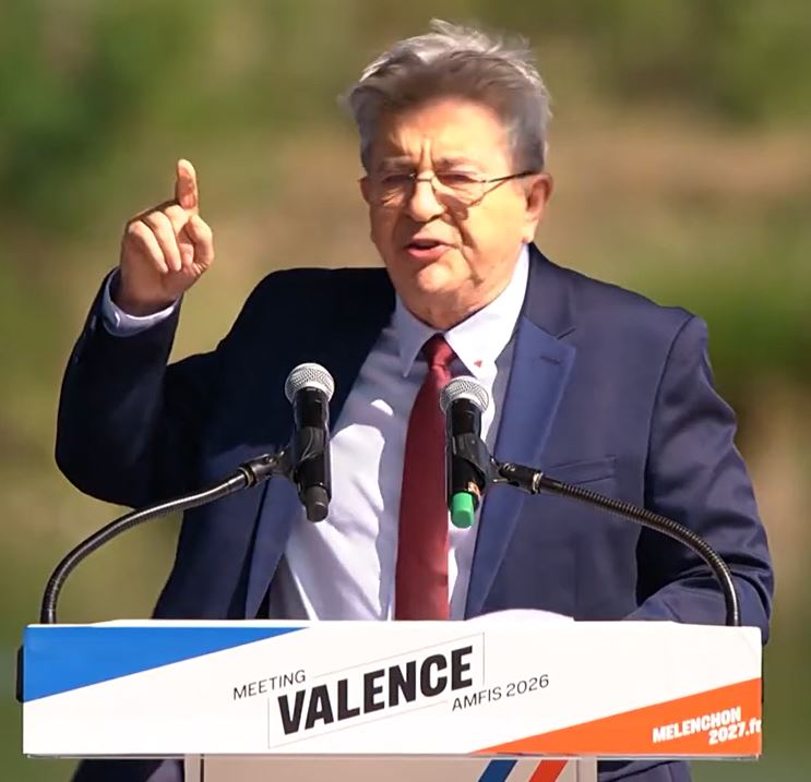 Le candidat LFI au meeting de Valence, Jean-Luc Mélanchon, dénonce le budget 2027 du gouvernement Lecornu comme un facteur aggravant pour l'économie française ce dimanche 23 août 2026