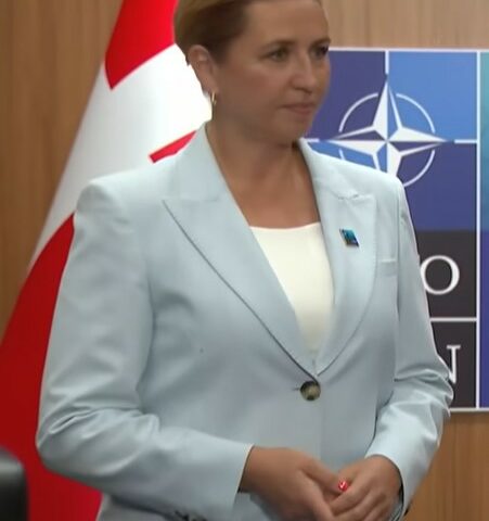 La Première Ministre Danoise, Mette Frederiksen, face à des critiques sur son physique après son soutien à Zelensky en Ukraine ce mardi 25 août 2026