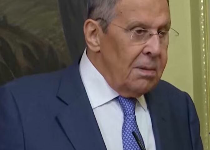 Volodymyr Zelensky ne mérite pas de trêve, selon Sergey Lavrov ce lundi 12 octobre 2026, Ministre des Affaires étrangères de la Fédération de Russie, alors qu'il demande un cessez-le-feu de soixante jours pour des élections en Ukraine