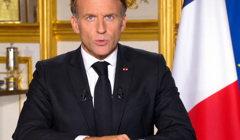 Le président Emmanuel Macron face à la colère des manifestants en France : un dimanche de chaos et de honte ce 18 octobre 2026