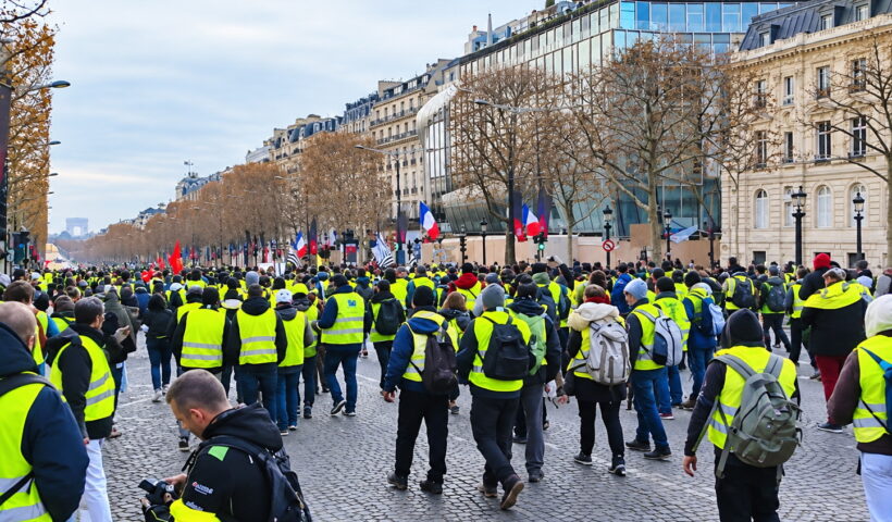 Mobilisation massive en France : Gilets jaunes, syndicats et étudiants défilent sous haute sécurité le samedi 24 octobre 2026 pour défendre le pouvoir d'achat et les services publics
