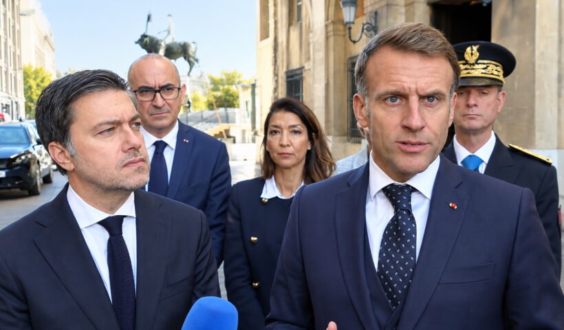 Visite officielle à Marseille : Le Président Emmanuel Macron et le Ministre de l'Intérieur Laurent Nuñez accueillis par les marins-pompiers et le maire Benoît Payan ce lundi 26 octobre 2026